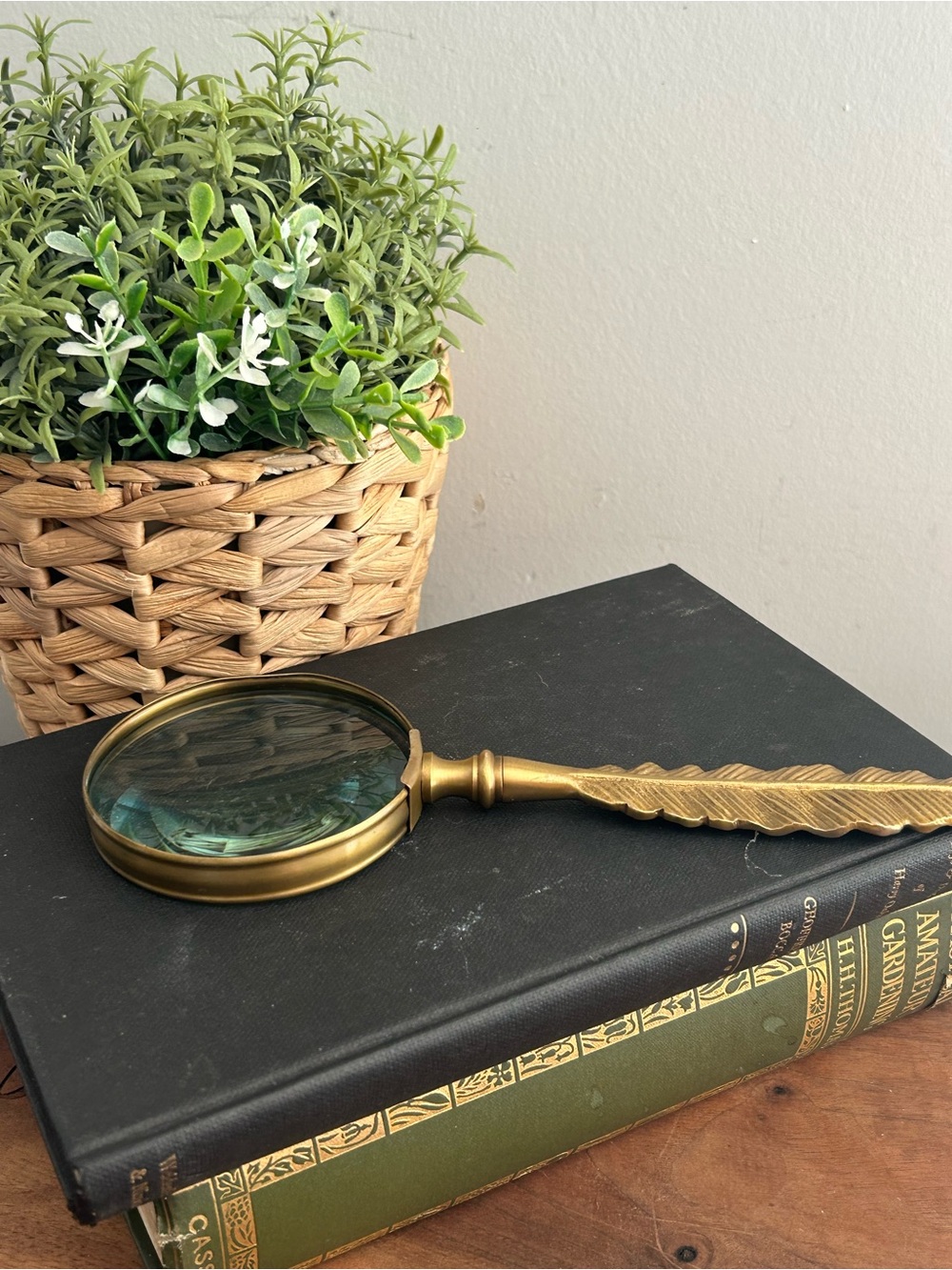 Vintage Brass Leaf-Handle Magnifying Glass Library Office Decor